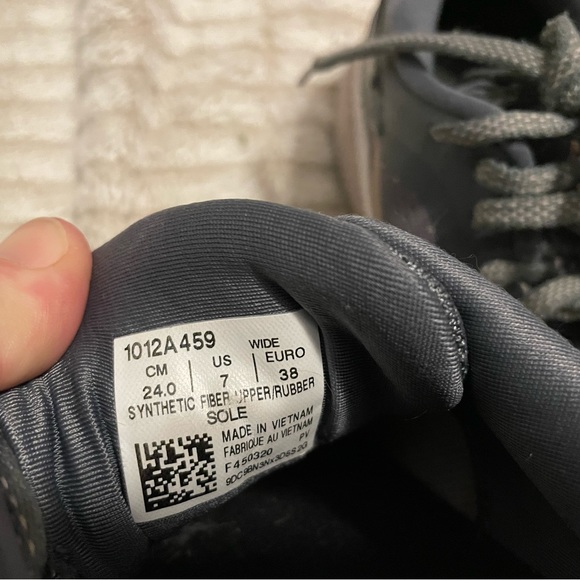 ASICS Gel-Kayano 26 size 7 wide - Picture 3 of 6